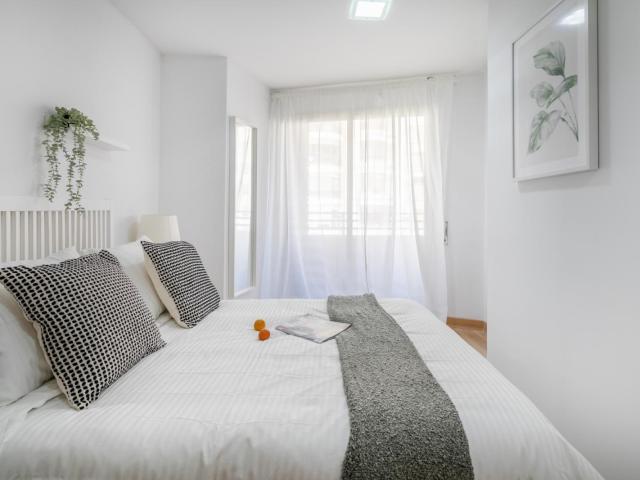 Bedroom for rent in Alfonso El Sabio 27 II, Alicante