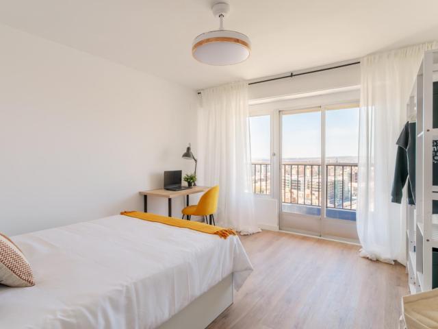 Bedroom for rent in Bono Guarner 21, Alicante