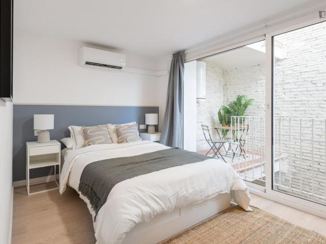Bedroom for rent in Carme 5, Barcelona