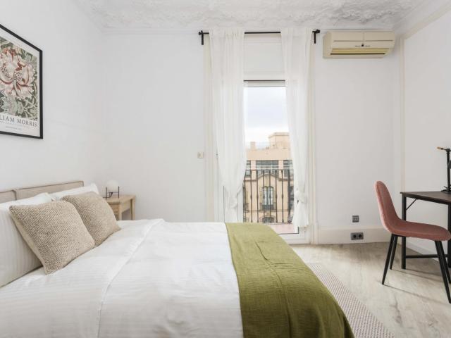 Bedroom for rent in Pelai 50 3 1, Barcelona