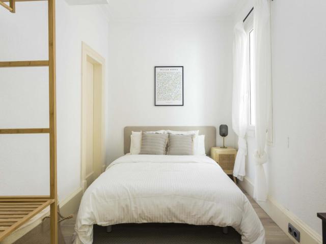 Bedroom for rent in Pelai 50 3 1, Barcelona