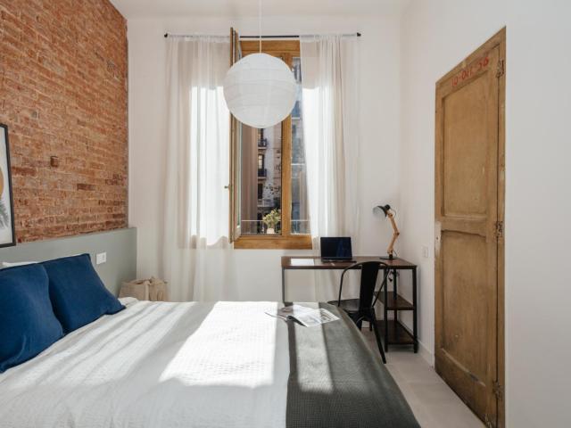 Bedroom for rent in Provença 243, Barcelona