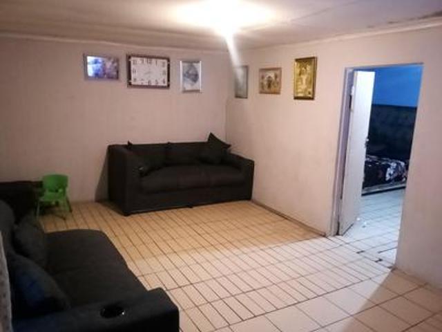 bedroom house available in the hague.