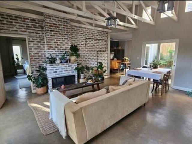 bedroom house to rent in parktown north