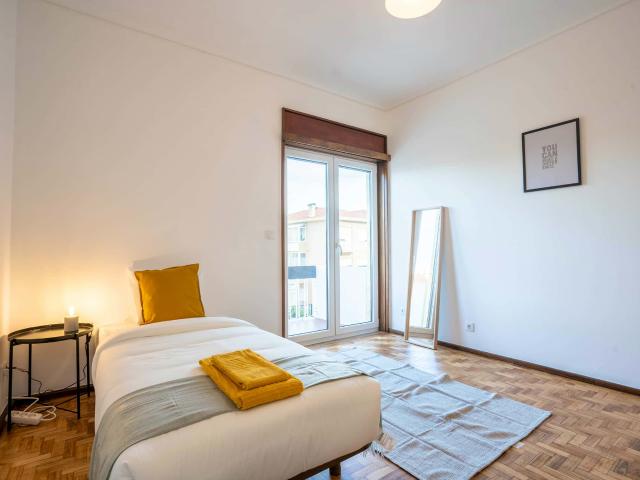 Bedroom in a 7 bedroom apartment in R. Francisco Sanches, Porto Room 5