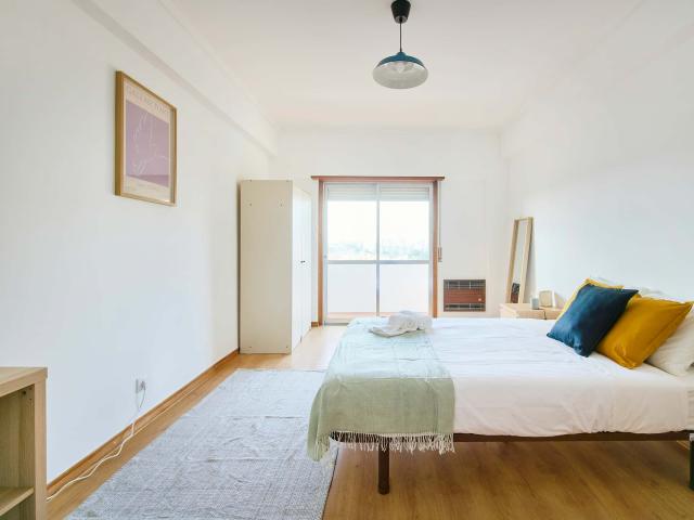 Bedroom in a 5 bedroom apartment in Al. da Linha de Torres, Lisbon Room 5