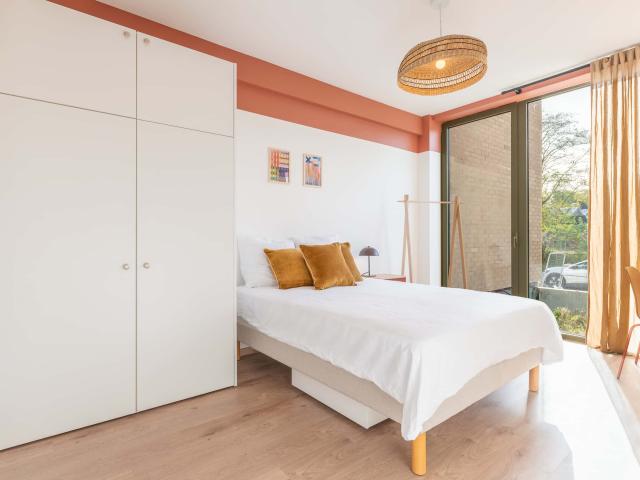 Bedroom with private bathroom in a 5 bedroom apartment Room 3 Apartment 3M