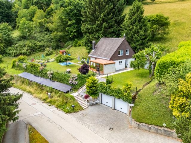 Beeindruckende 5,5 Zimmer Familienvilla mit großem Garten und offenem Blick