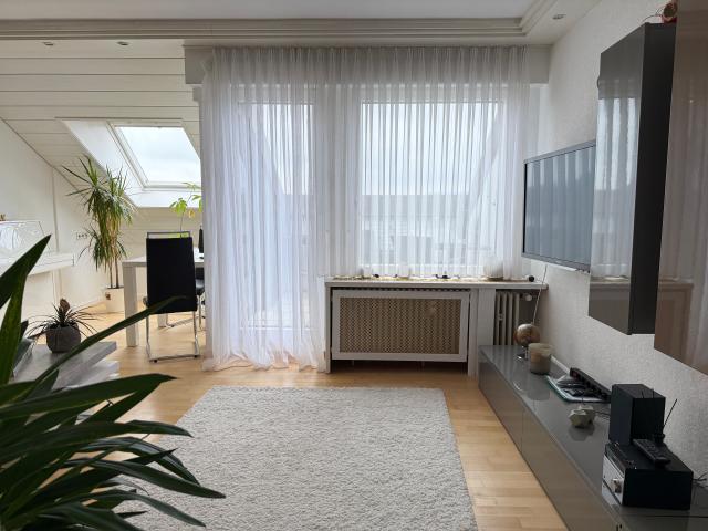 BEGEHRTE LAGE IM WOHNGEBIET MUCKENSTURM: Tolle 2 Zi. DG Wohnung mit super Dachloggia