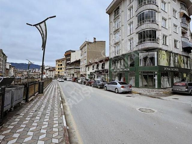 Behzat Bulvarı Köşe Parsel Satılık Kiracılı İşyeri 460m²