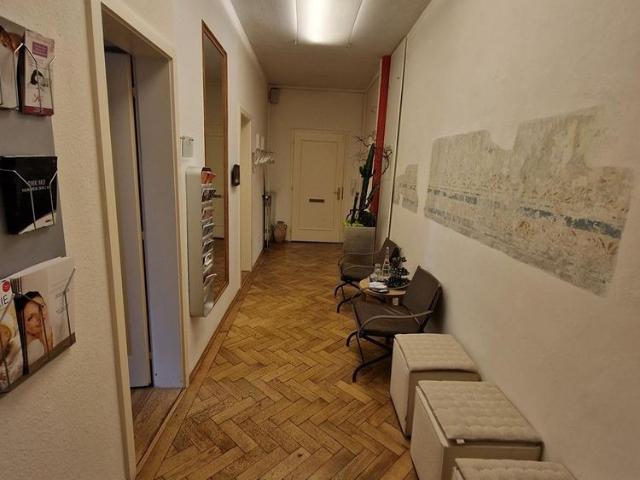 Behandlungsraum in schönem Altbau München Lehel