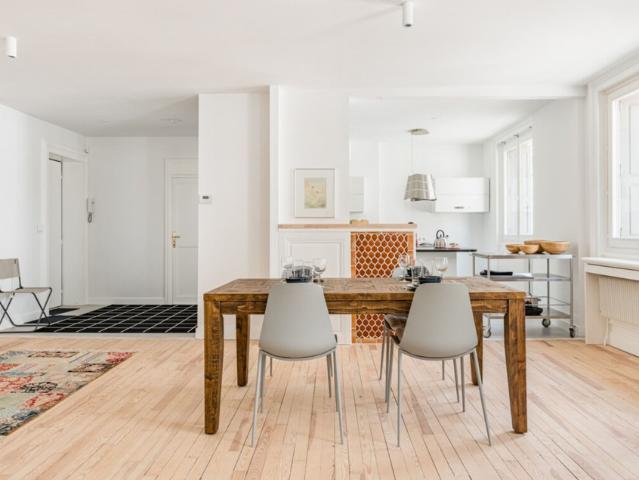 Beige Hospitalité Adriana 120m², hypercentre