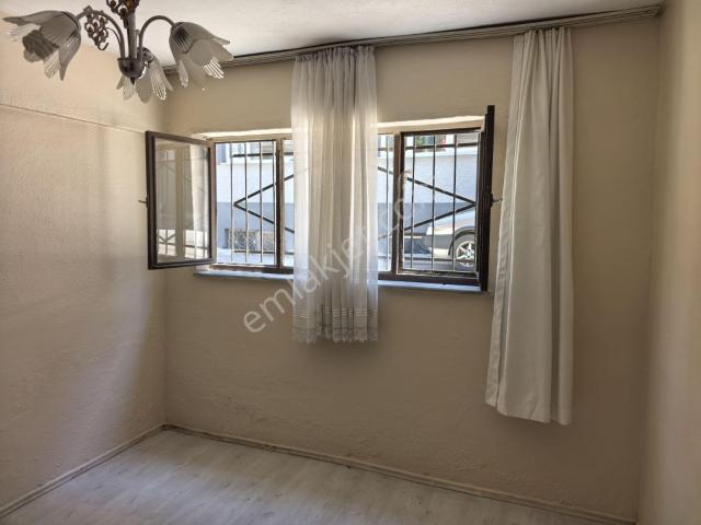 Bekar Erkek İçin Uygun 2+1 Metroya Yakın Kiralık Daire