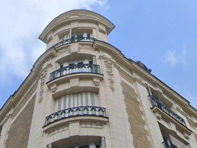 BEL ANCIEN EN ETAGE AVEC ASCENSEUR