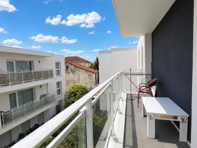 BEL APPART STUDIO AVEC BALCON