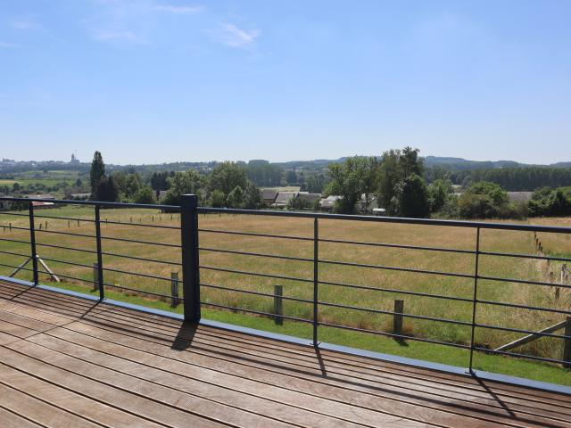 Bel appart. 2 ch grande terrasse, parking ext. Vue dégagée