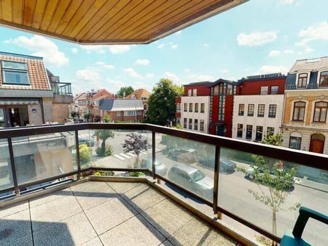 BEL APPARTEMENT 3 CHAMBRES +/ 135M2 + TERRASSE & GARAGE