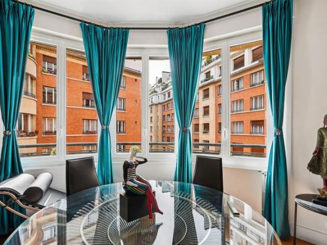 Bel appartement 3 pièces 16e Nord immeuble de standing plein Sud