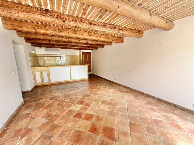 Bel appartement 3 pièces à louer au coeur du village de Fayence