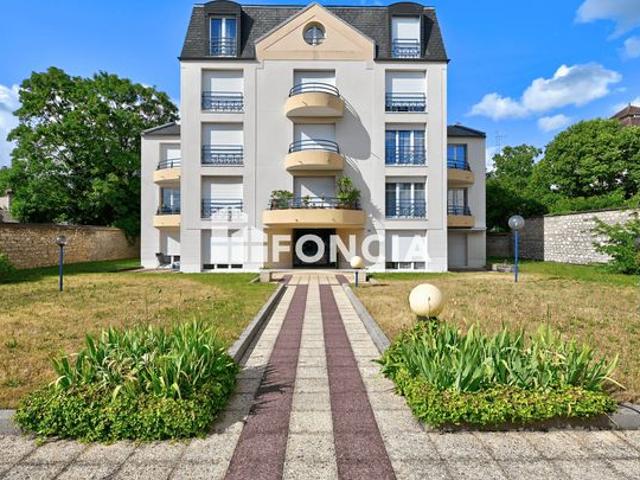 Bel appartement 3 pièces avec balcon, parking sécurisé et proximité gare