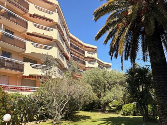 Bel appartement 3 pièces en étage élevé à pieds du centre Saint Raphael