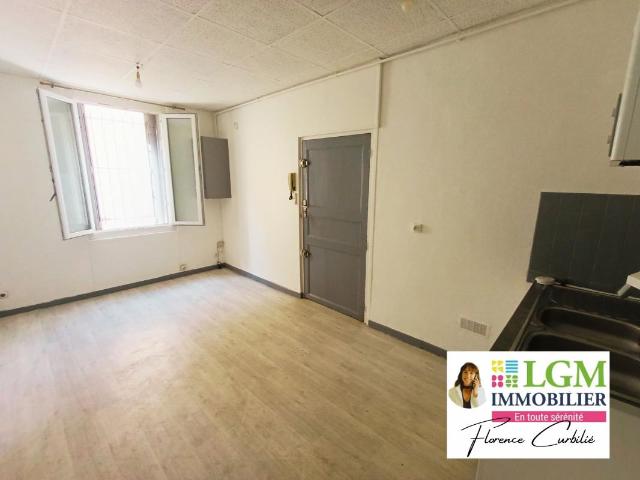 Bel appartement 3 pièces en rez de chaussée avec cour et jardinet partagés