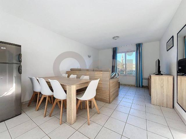 BEL APPARTEMENT 3 PIECES EN REZ DE JARDIN AVEC PISCINE PLACES DE