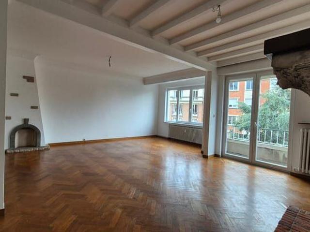 Bel Appartement 2 chambres Ixelles, parquet et balcon