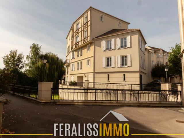 Bel appartement 2 grandes chambres 3 possible, baigné de
