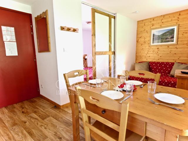 Bel appartement 2 pièces avec balcon, au calme, à proximité de la forêt