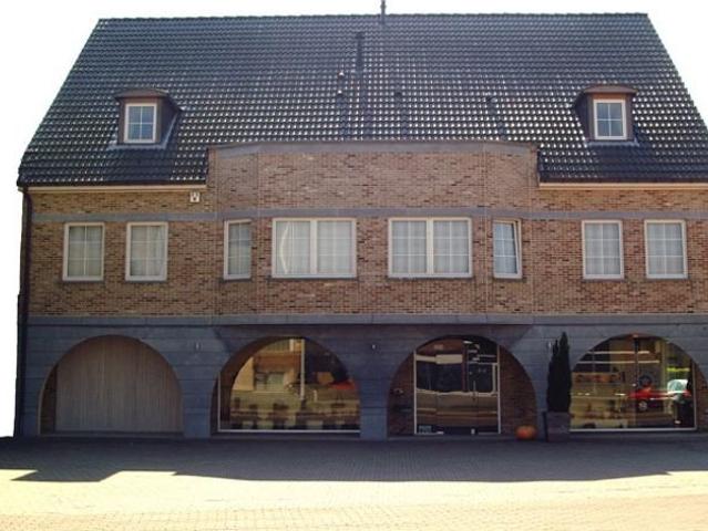Bel appartement 4 chambres, terrasse et parking / carport