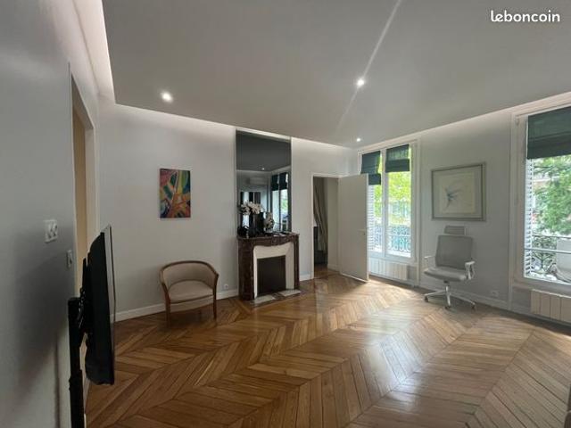 Bel appartement 4 pièces 87 m2 Paris 3ème Temple