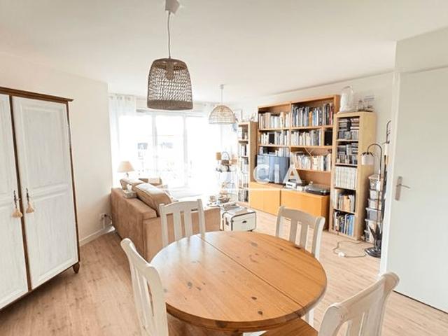 Bel appartement 4 pièces avec terrasse et stationnements en sous sol
