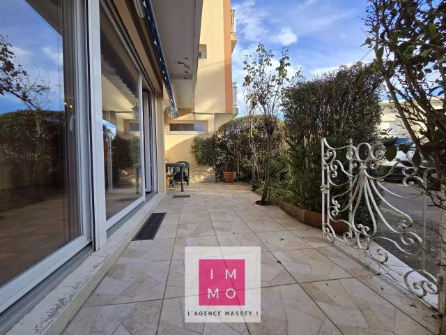 BEL APPARTEMENT 85m² TERRASSE/JARDINET GARAGE CAVE