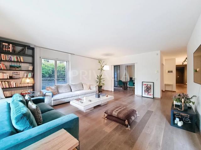 Bel appartement contemporain meublé en rez de chaussée avec terrasses