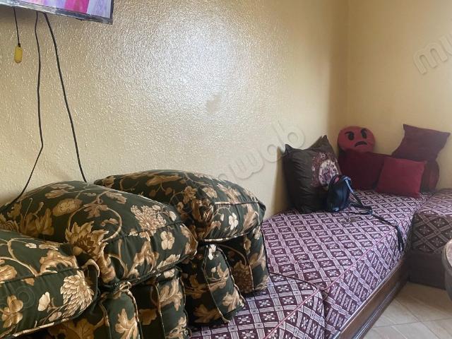 Bel appartement à vendre à Dhoha 2 chambres, 2 salles de bains, 60m² Porte blindée et résidence sécurisée Prix: 300.000 DH 30 Millions