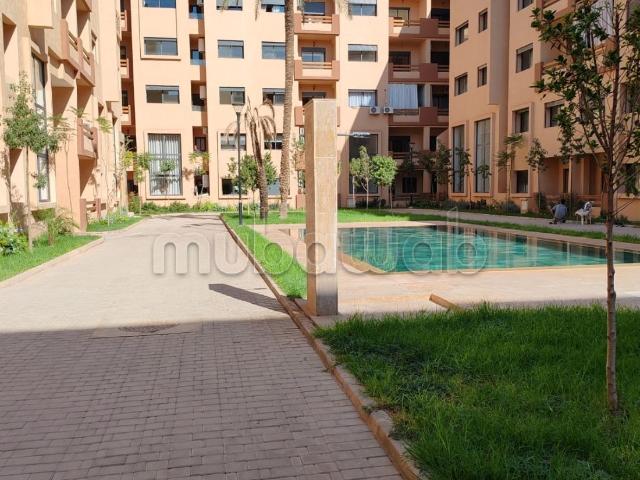 Bel appartement à vendre à Guéliz. Surface de 90 m². Environnement calme avec vue montagne, double vitrage