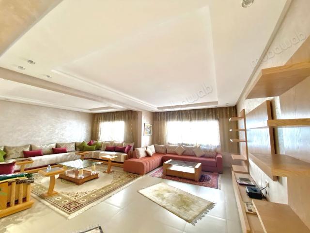 Bel appartement à vendre à haute de l’agdal. 6 pièces confortables. Ascenseur et terrasse