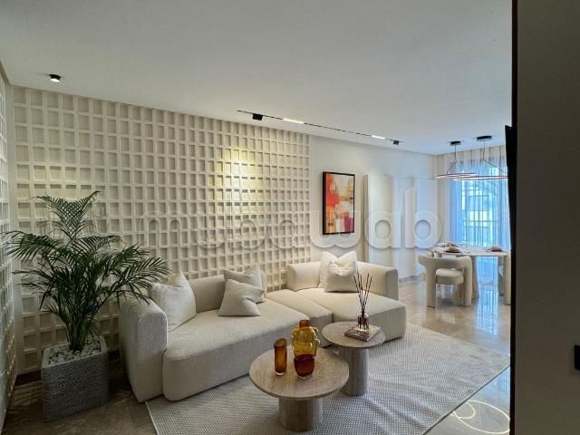 Bel appartement à vendre à Les princesses. 1 Pièce. Porte blindée, salon marocain
