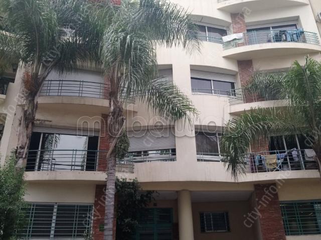 Bel appartement à vendre à Maârif. 3 chambres agréables. Résidence avec concierge, climatisation générale