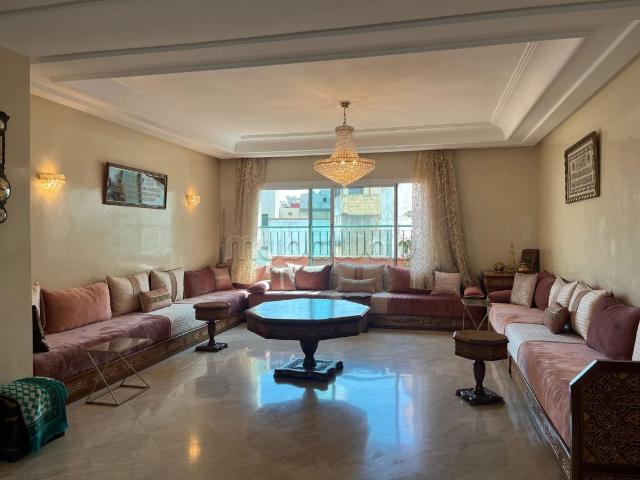 Bel appartement à vendre à Maârif. 3 pièces. Avec ascenseur et terrasse