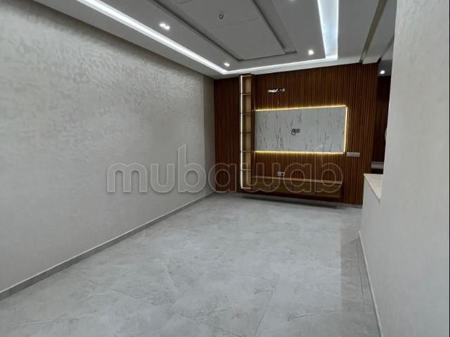 Bel appartement à vendre à Mhamid. 3 jolies chambres. Balcon
