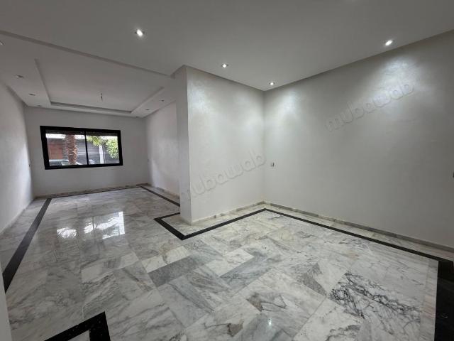 Bel appartement à vendre à Souissi. Surface totale 127 m². Fenêtres double vitrage et chauffage central