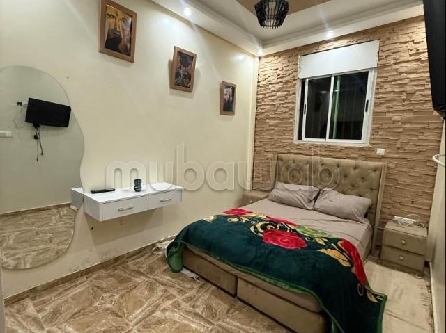 Bel appartement à louer à Agroud Bensarkou. Superficie totale de 65m². Environnement calme