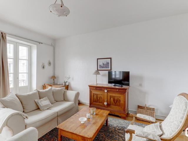 Bel appartement ancien de 138m2 au coeur de Royat avec balco