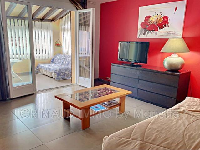 bel appartement, au calme avec cave et parking