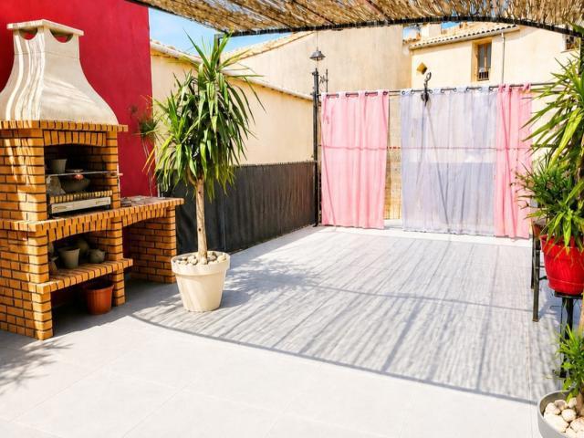 BEL APPARTEMENT AVEC TERRASSE
