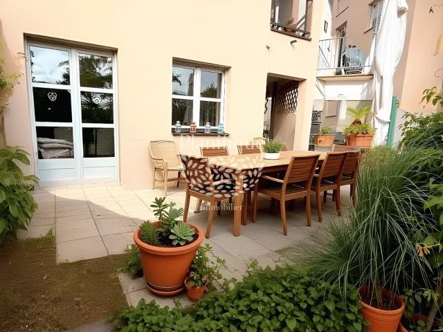Bel appartement, avec terrasse, 2 places de stationnement, une cave, a raffraichir