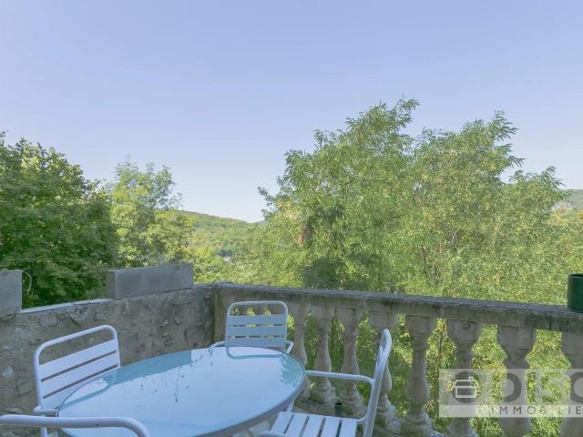 Bel appartement avec terrasse et vues imprenables dans le ce. m² Penne