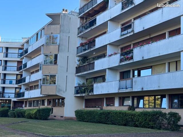 Bel appartement avec vue sur un parc et 2 pas du parc de la hotoie